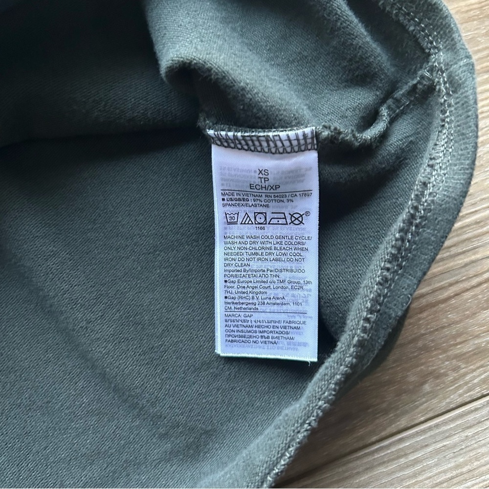 Gap | Button Down Jersey Shirt Jacket in Evergreen (X-Small) - Picture 7 of 9
